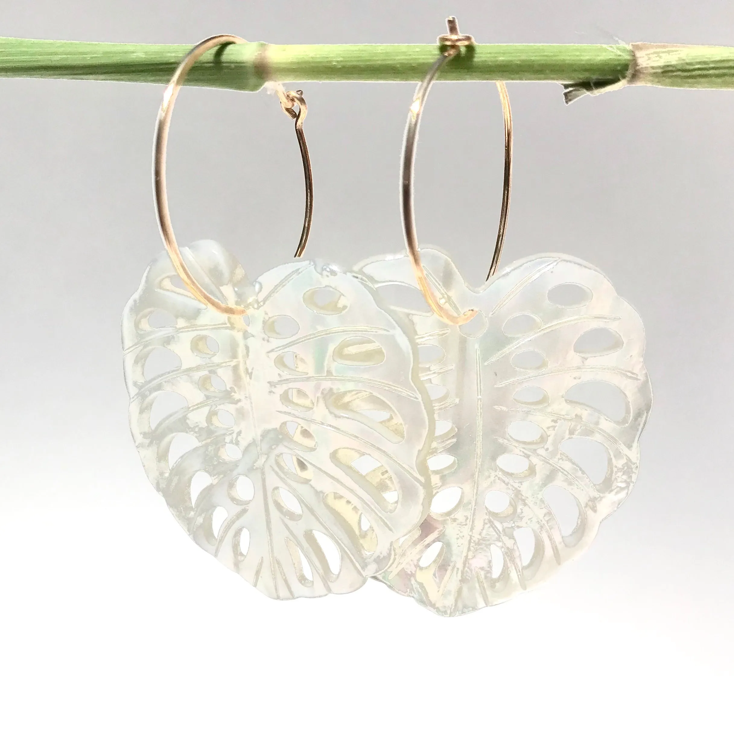 MOTHER OF PEARL MONSTERA HOOP